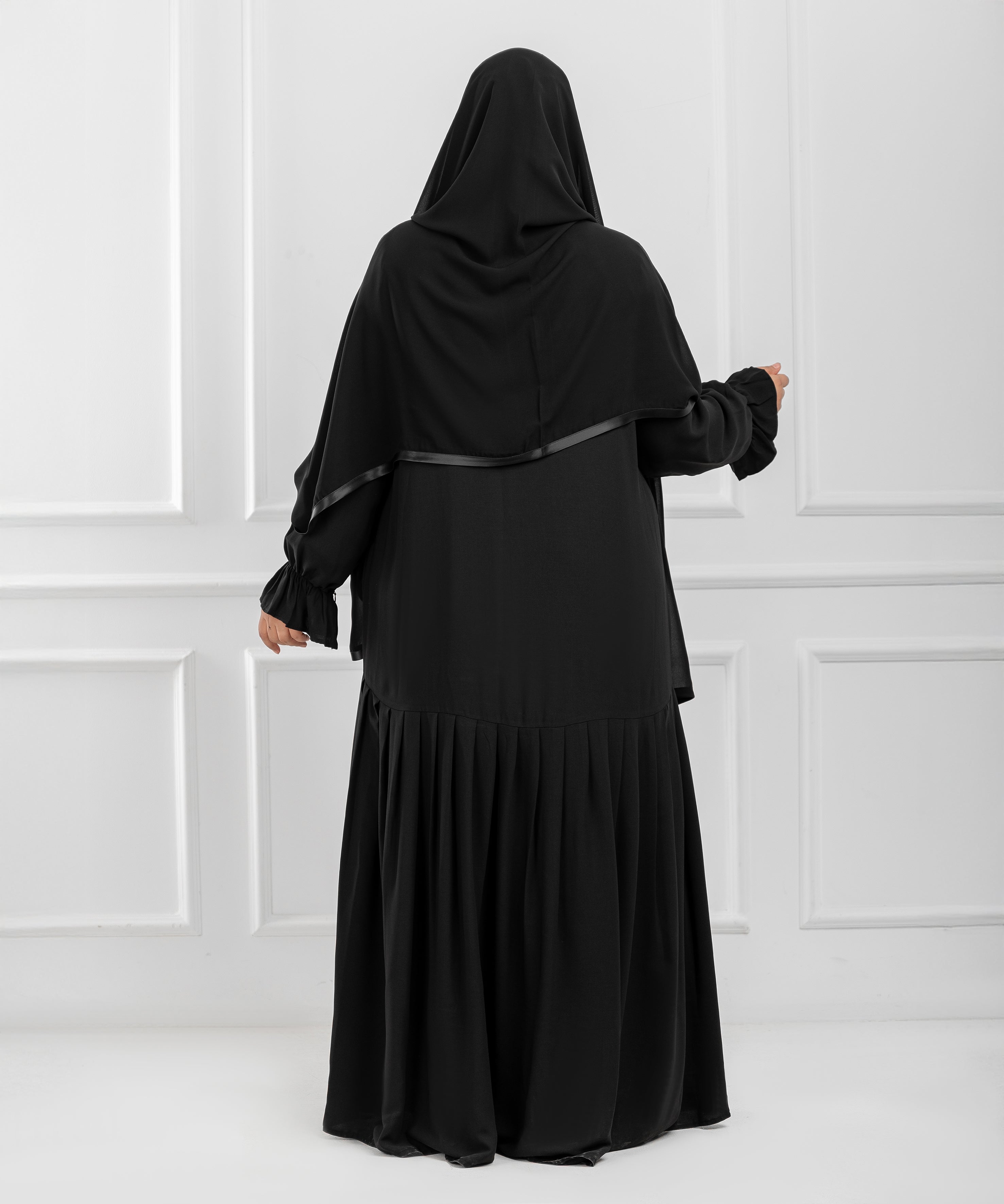 Lightweight Crepe Abaya with Front Zipper and Handcrafted Pleated