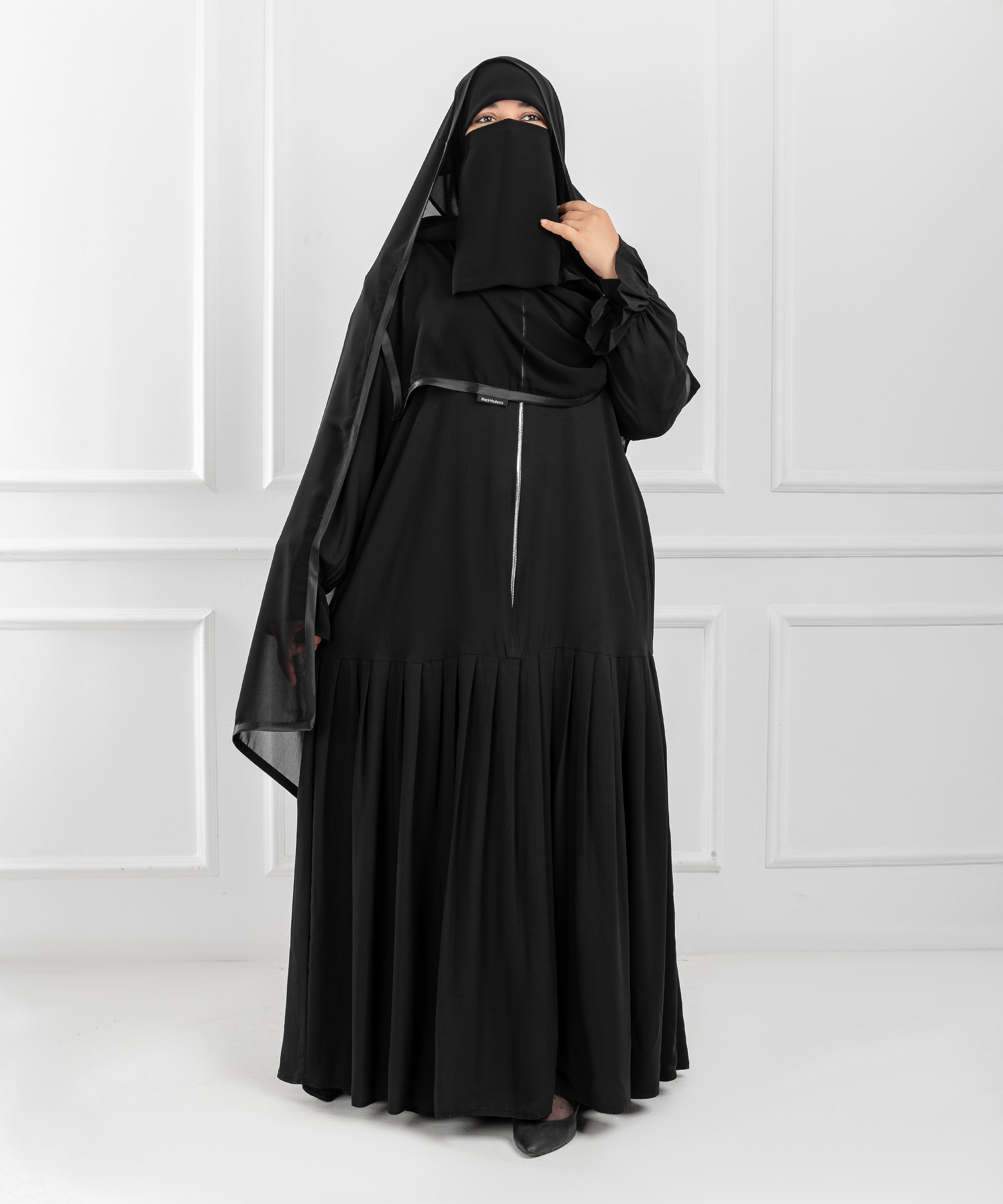 Lightweight Crepe Abaya with Front Zipper and Handcrafted Pleated