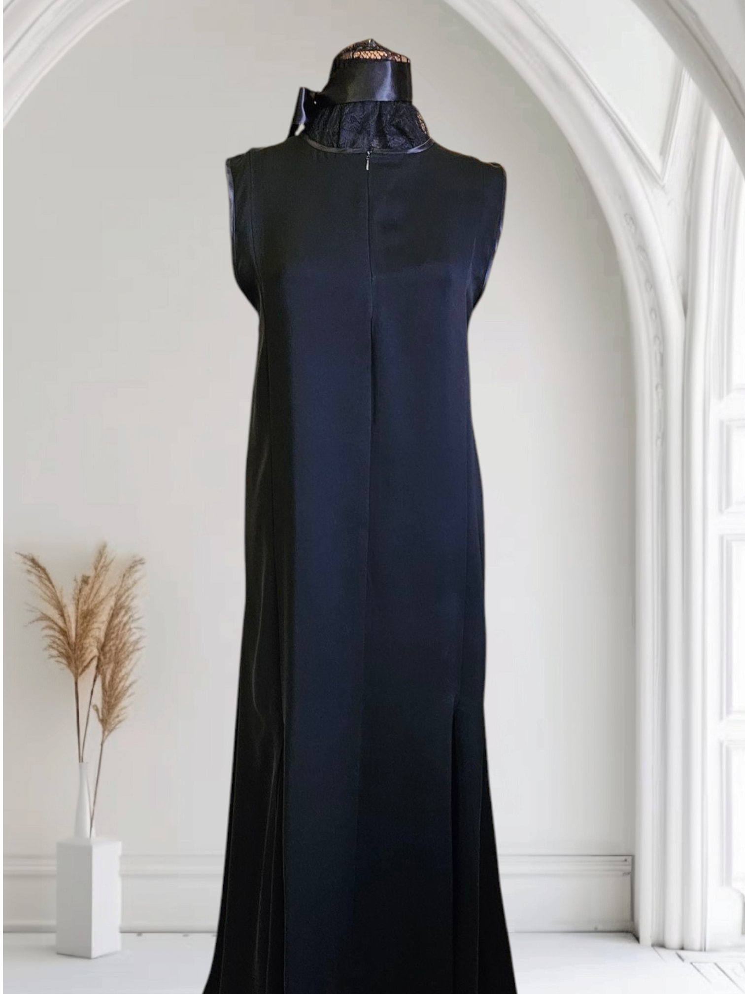 Basic Cut Abaya in Luxurious Silky Fabric