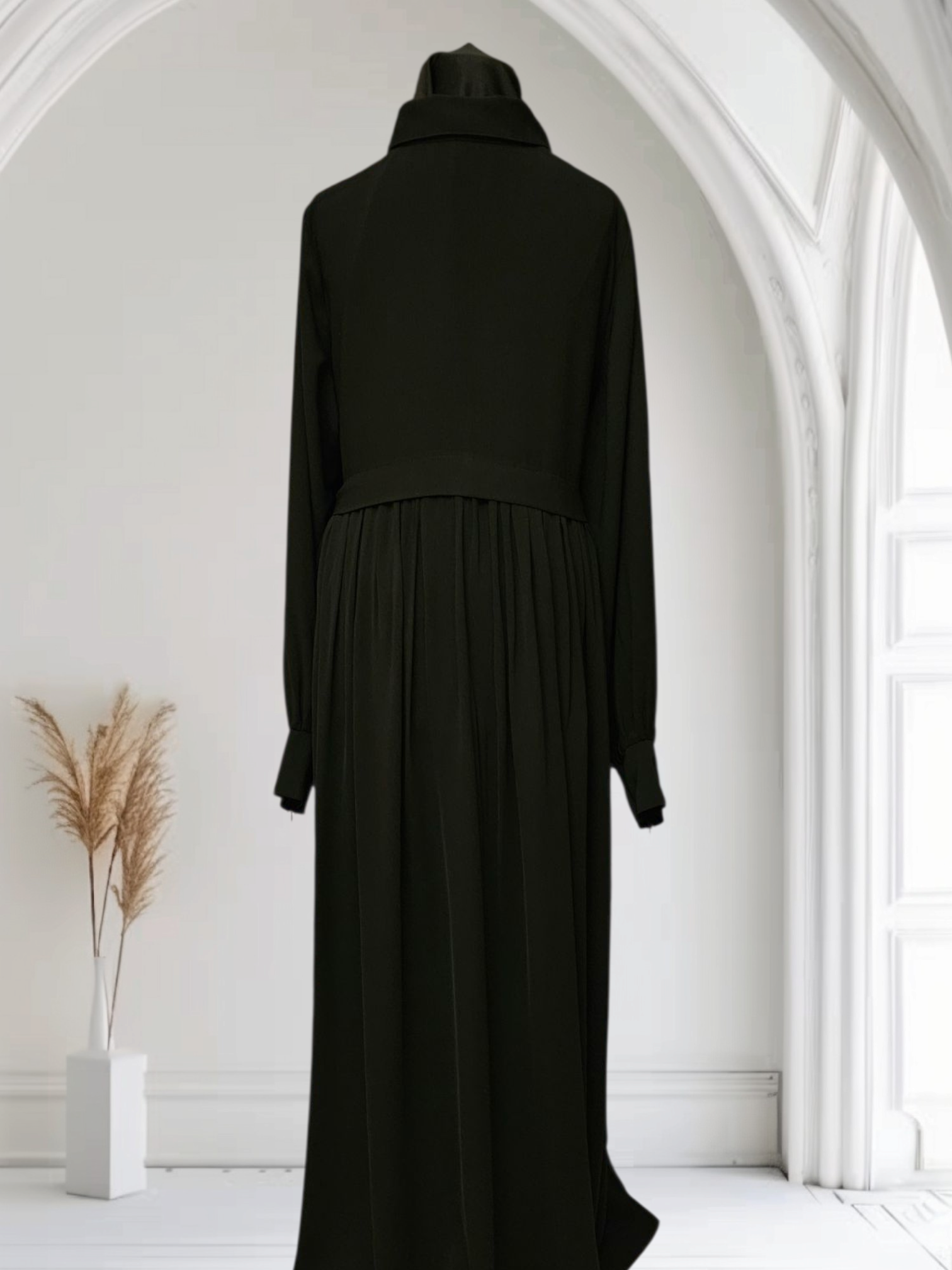 Crepe Abaya with Zipper and Back Pleats β Modest, Practical & Elegant