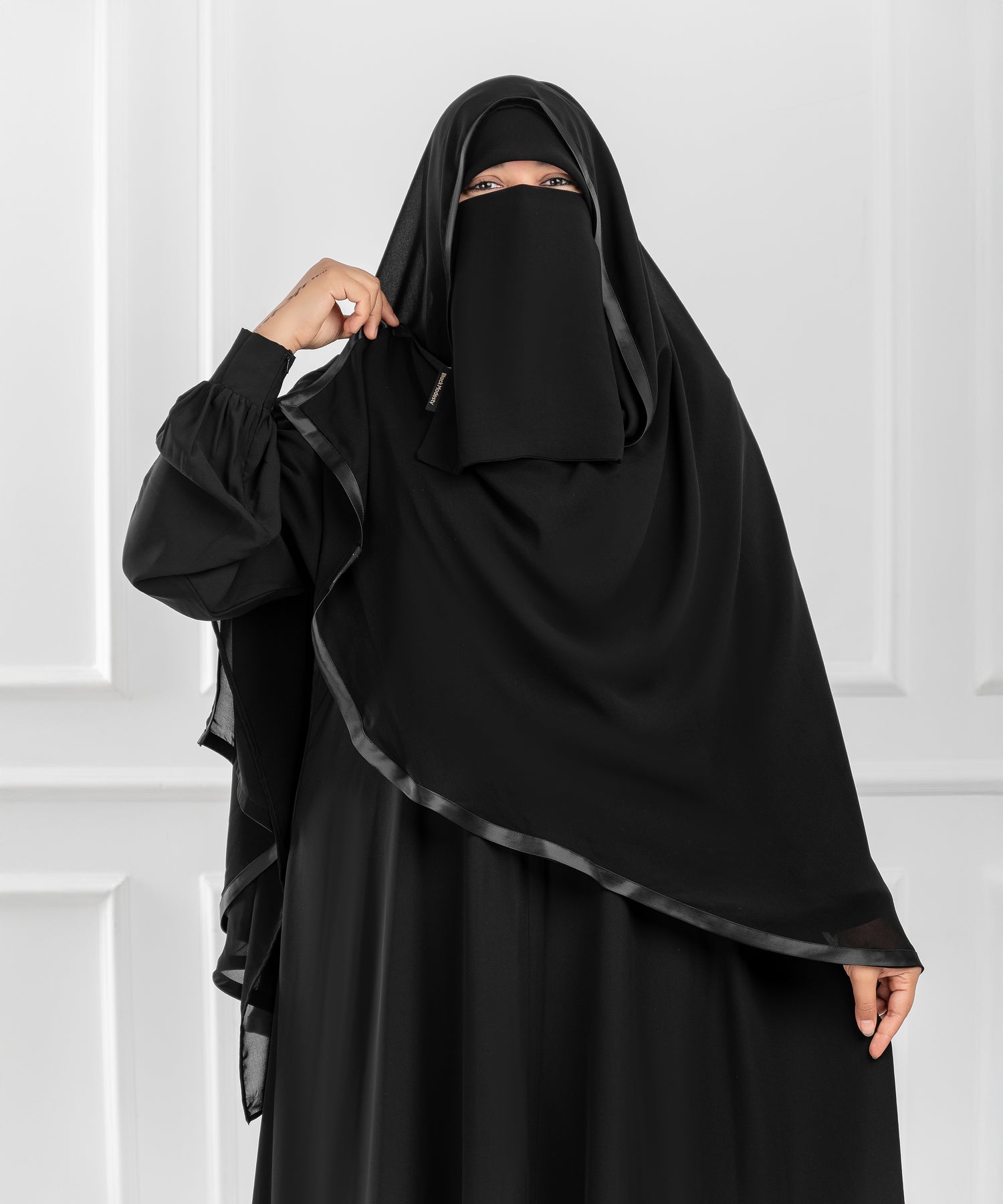 Lightweight Imported Silk Abaya – Wide Fit with Elegant Flow