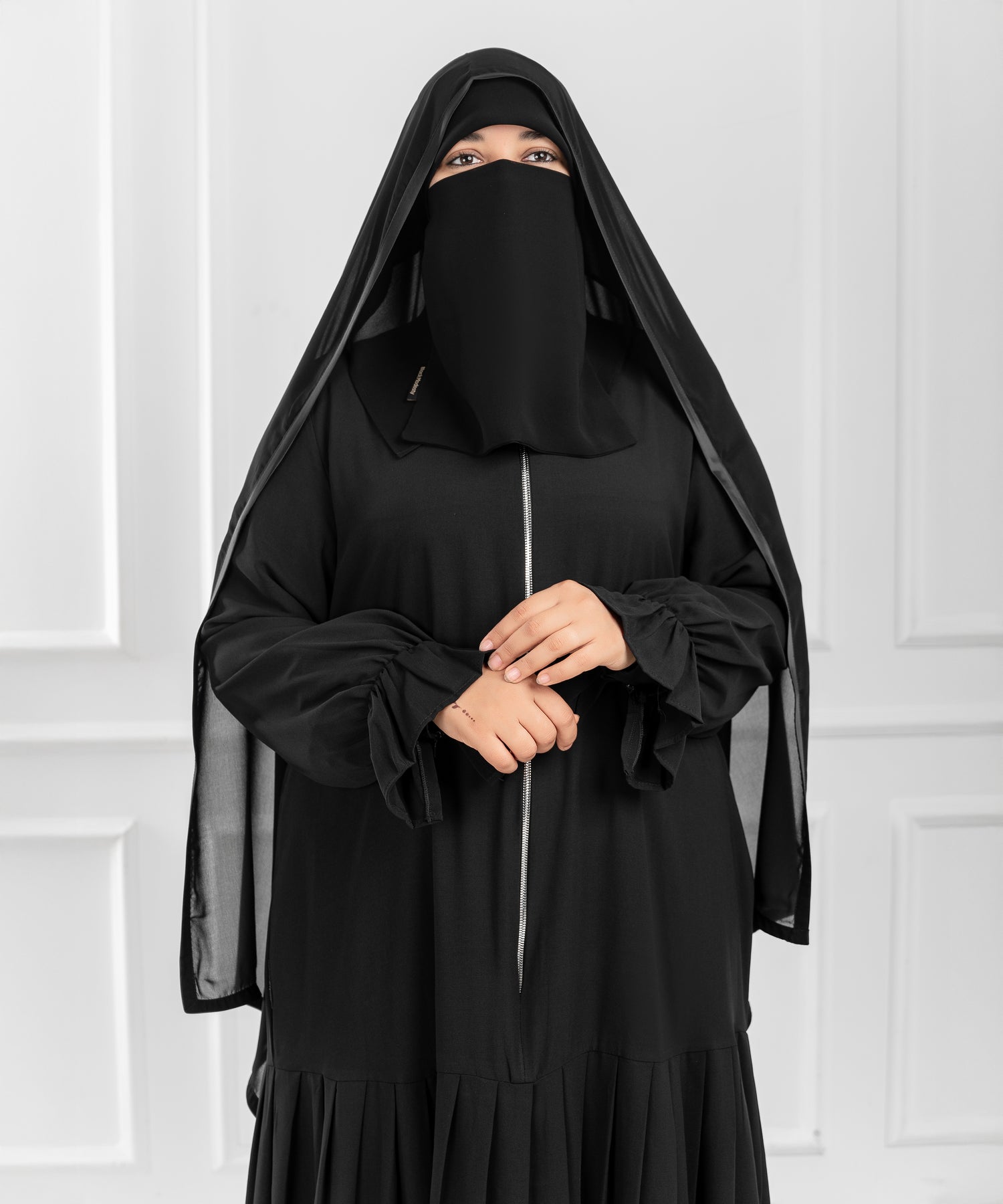 Lightweight Crepe Abaya with Front Zipper and Handcrafted Pleated