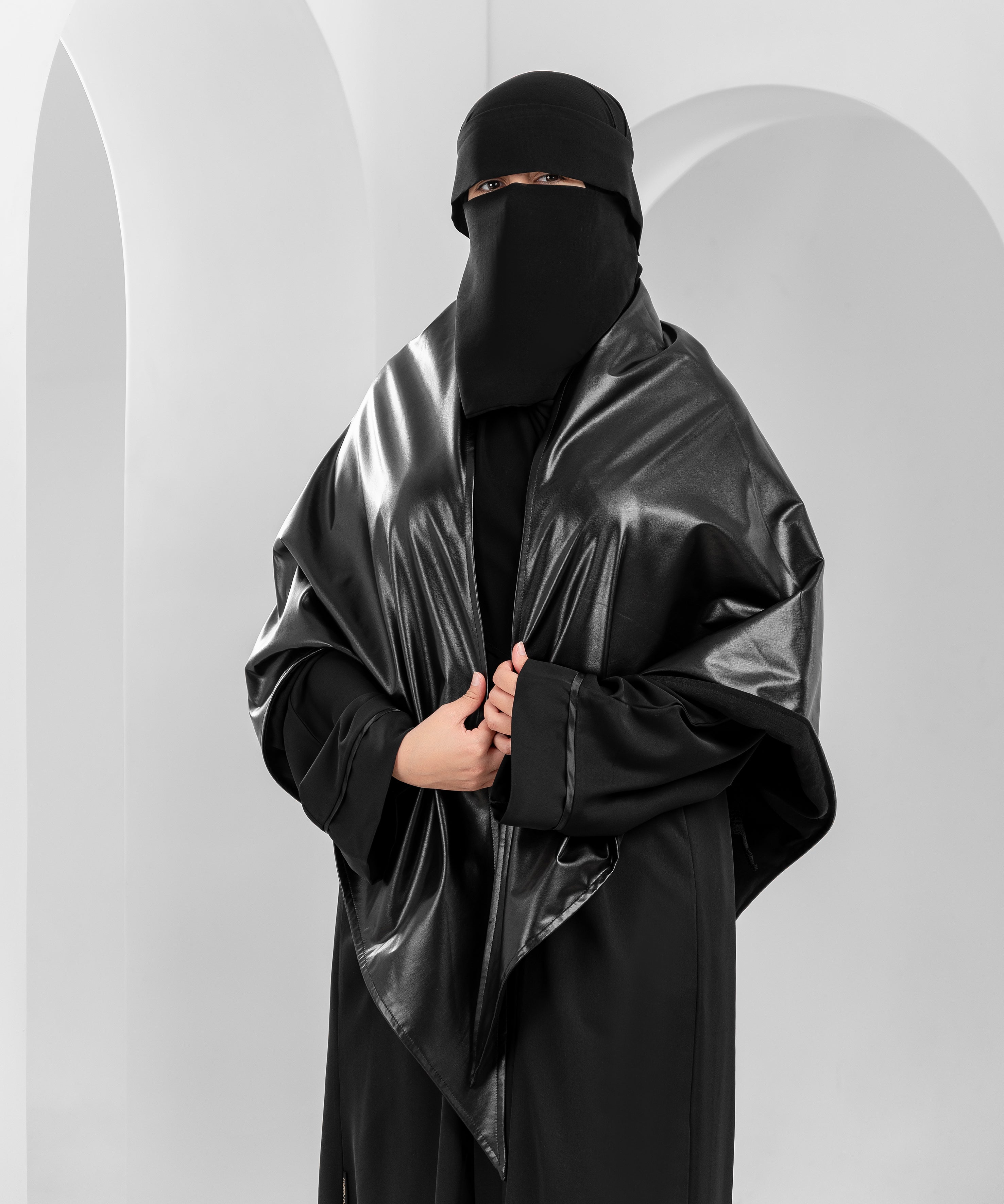 Double-Face Triangle Shawl – Leather &amp; Black Fabric