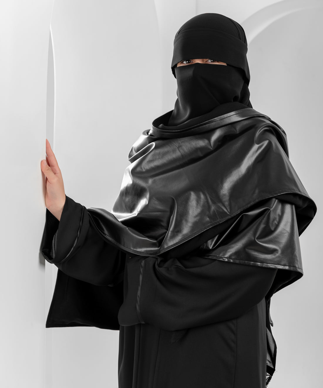 Double-Face Triangle Shawl – Leather & Black Fabric