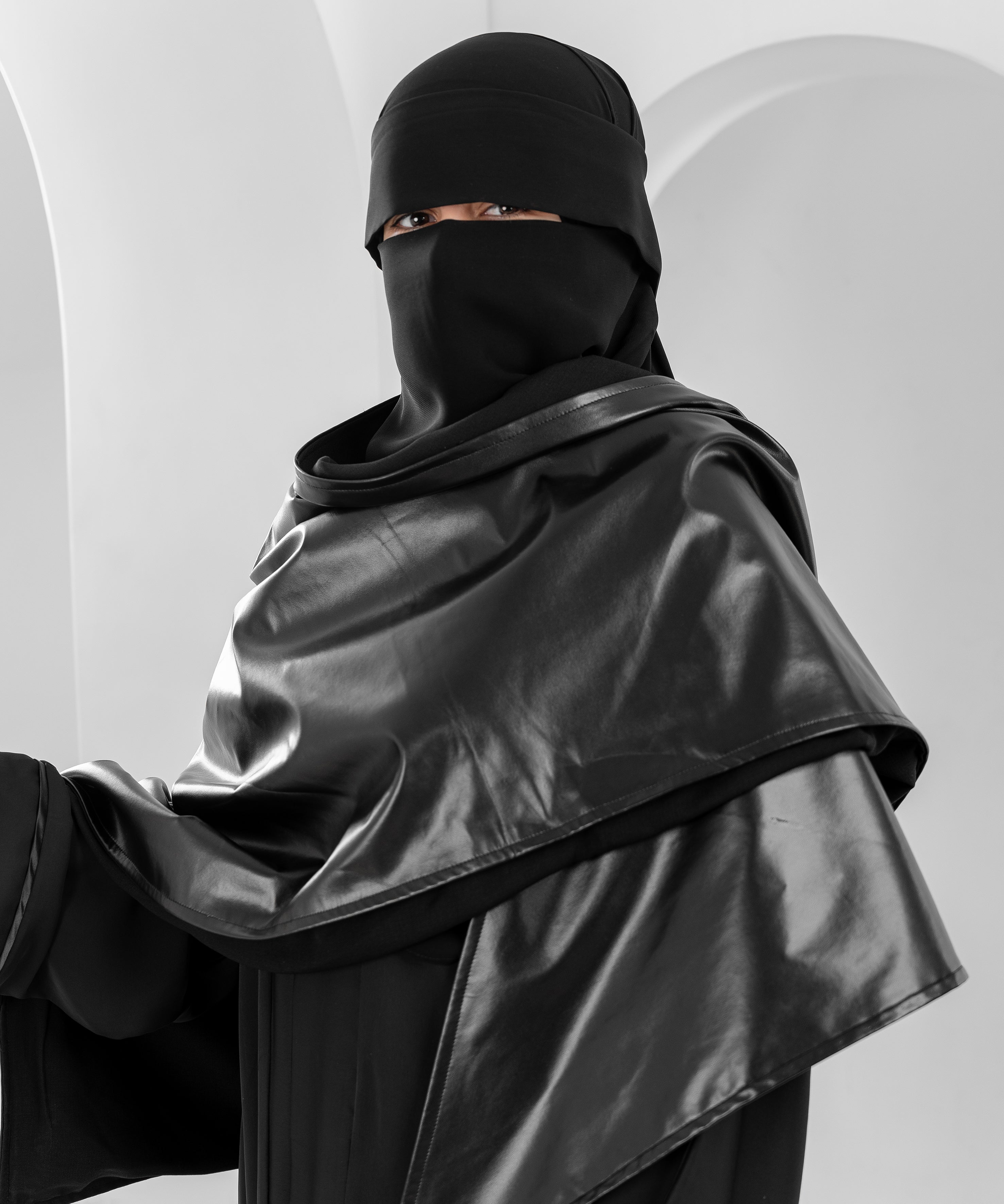 Double-Face Triangle Shawl – Leather &amp; Black Fabric