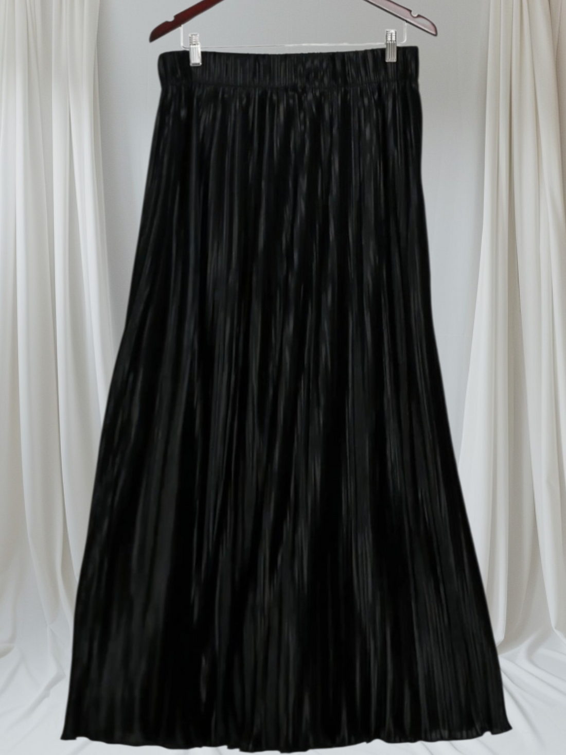Shimmering Pleated Skirt
