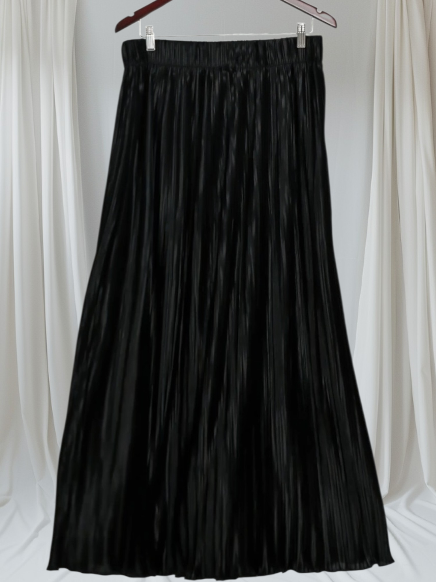 Shimmering Pleated Skirt