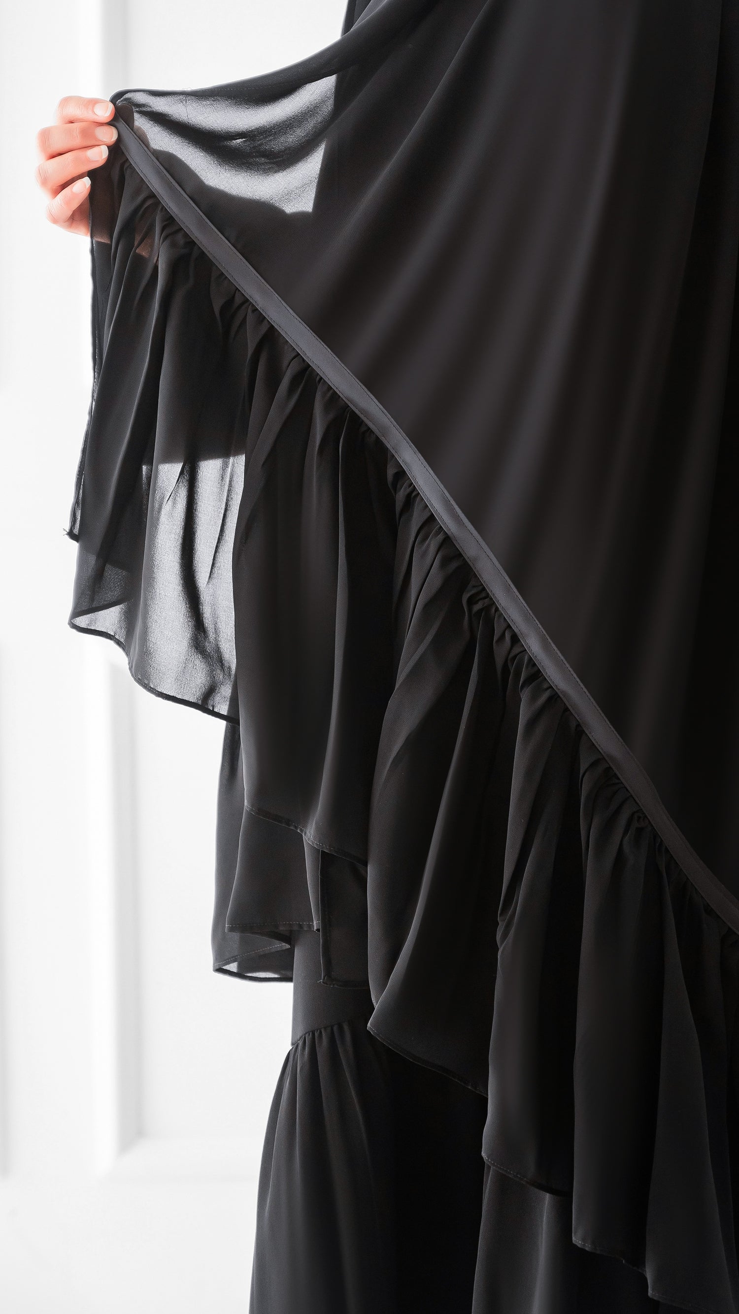 Voile à volants et ruban de satin
