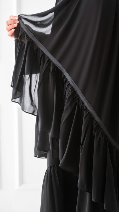 Voile à volants et ruban de satin